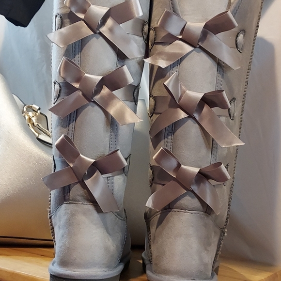 BOOTS - Picture 5 of 9